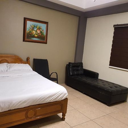 2428 Suites Urdaneta Εξωτερικό φωτογραφία