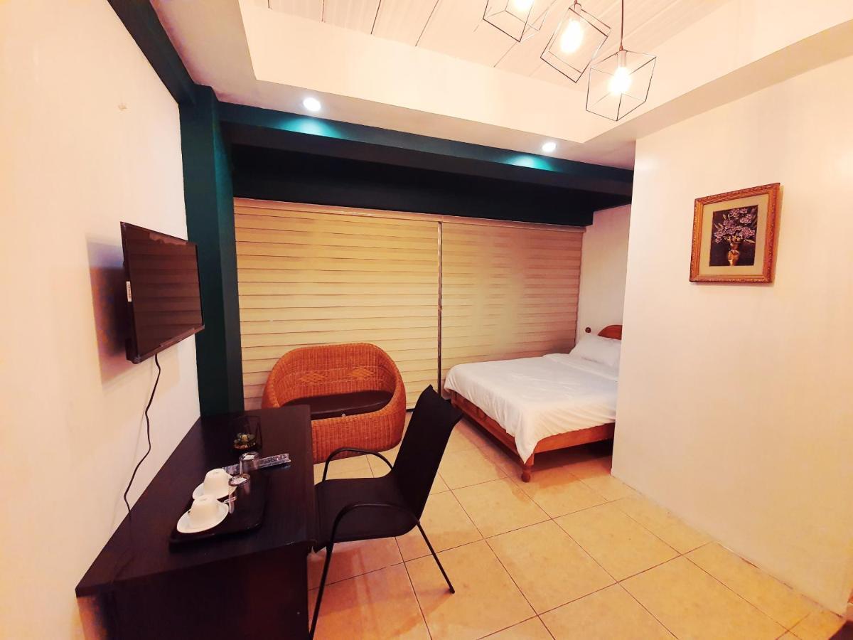 2428 Suites Urdaneta Εξωτερικό φωτογραφία