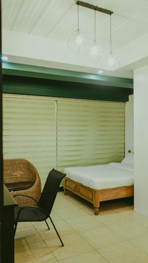 2428 Suites Urdaneta Εξωτερικό φωτογραφία