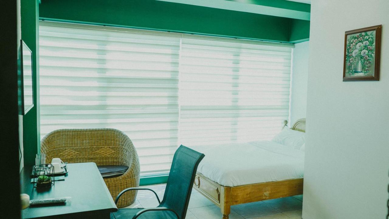 2428 Suites Urdaneta Εξωτερικό φωτογραφία