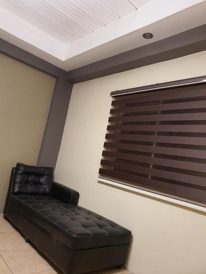 2428 Suites Urdaneta Εξωτερικό φωτογραφία